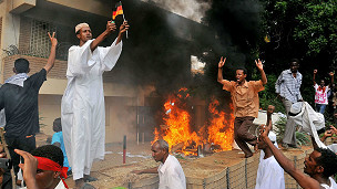 احتجاجات أمام السفارة الألمانية في الخرطوم