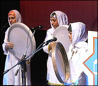 زنان در حال نواختن دف