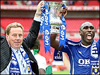 Harry Redknapp a Sol Campbell gyda Cwpan yr FA