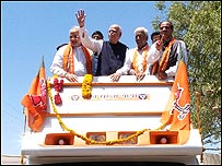 राजनाथ सिंह और लालकृष्ण आडवाणी