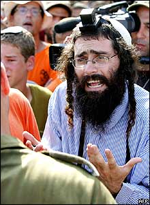 Židovský osadník protestuje proti stahování Izraele z pásma Gazy