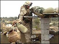 Militares americanos cercam Falluja, no Iraque