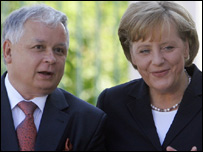 Angela Merkel và ông Jaroslaw Kaczynski 