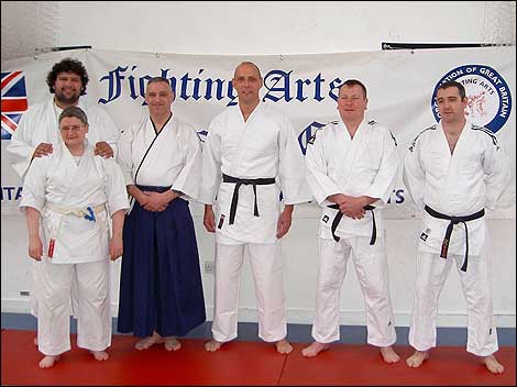A group of people involved in aikido 470