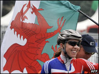 威尔士运动员和国旗