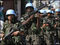 Tropas brasileiras lideram missão de estabilização no Haiti