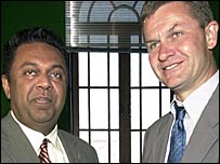 Samaraweera and Solheim (photo Lakruwan Wanniarachchi/AFP/Getty Images)