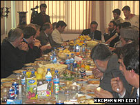 اعضای گروه حقيقت ياب سازمان ملل متحد، در مهمانی عطا محمد نور والی بلخ