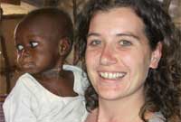 Elin pan oedd yn nyrsio yn y Sudan