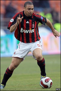 Ronaldo, hoje jogando pelo Milan