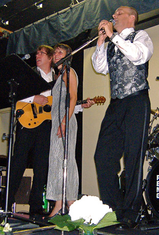 The Hazellettes - Live On Stage