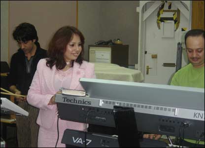 جميل جان، بلقيس يونسې او ملگرى