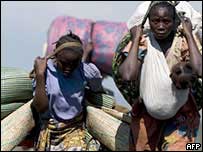 Pessoas fogem dos rebeldes no leste da República Democrática do Congo