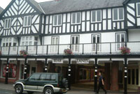 Canolfan Siop, Drenewydd