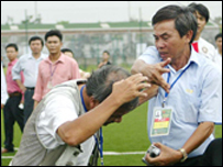 Giằng co hay bạt tai? - ảnh VTC News