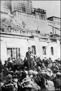 Oficial chinês em Lhasa em 1959