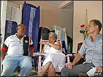 مارتا بئاتريس راک، اقتصاد دان کوبايی (وسط)