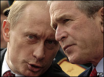 O presidente da Rússia, Vladimir Putin, e o presidente americano, George W. Bush