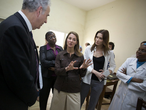 Melinda Gates, Carla Bruni-Sarkozy and Michel Kazatchkine (Global Fund) touring the Dangbo Village Hospital. 