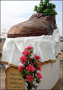 جوتے کا مجسمہ