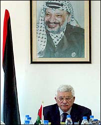 Abbas com foto de Arafat