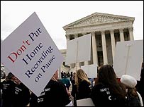 ABD Yüksek Mahkemesi önünde yazılımlara destek için düzenlenen gösteri