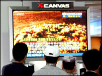 Deneme haberini izleyen Kuzey Koreliler