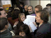 Виборці скаржаться на порушення в перебігу голосування