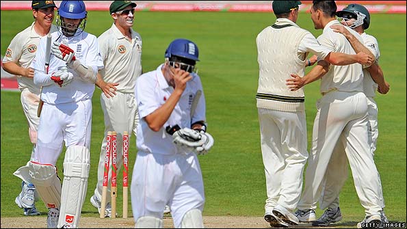 Australia celebrate their win at Hedingley
