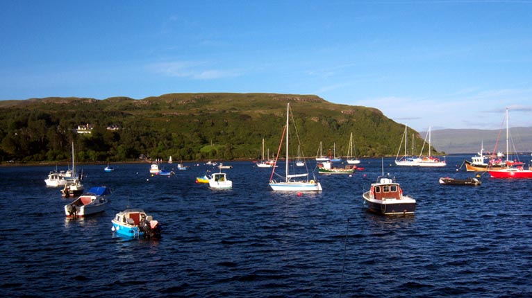 Bàtaichean ann am Port Rìgh san Eilean Sgitheanach