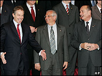 Tony Blair a další představitelé zemí EU na bruselském summitu