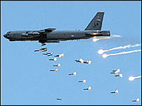 هواپيما در حال ريختن بمب - روی جلد گزارش پژوهشگران بريتانيايی