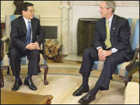 Hai ông Nguyễn Minh Triết và George W. Bush tại Nhà Trắng trong tháng sáu, 2007