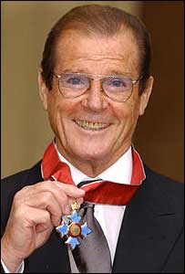 नाइटहुड ग्रहण करने के बाद मूर