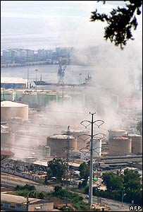 Khói trùm lên Haifa