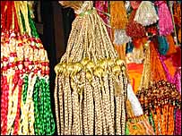 बनारस की परंपरागत रेशमी राखियाँ