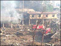 Một xưởng làm pháo ở Quảng Đông bị nổ năm 2000, giết chết 36 người 