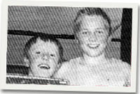 Ynyr a Maredydd, enillwyr y ddau gategori reslo ysgafn