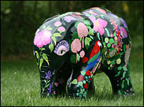 Go Elephant in parkland setting