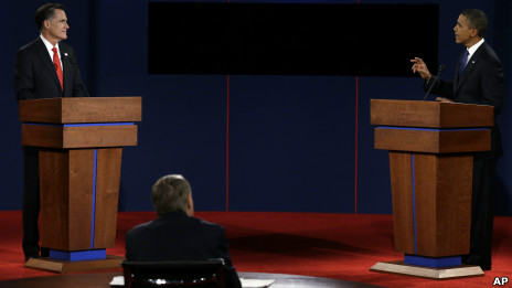 美国现任总统奥巴马与共和党总统候选人罗姆尼在丹佛正式展开2012年总统大选首场辩论(03/10/2012)