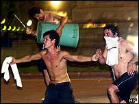  Protestos de 2001 derrubaram o presidente