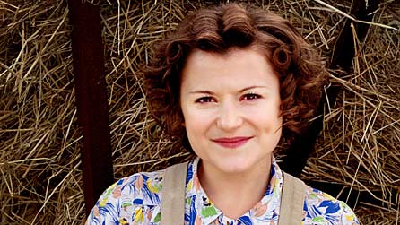 Becci Gemmell plays Joyce in BBC Daytime's Land Girls