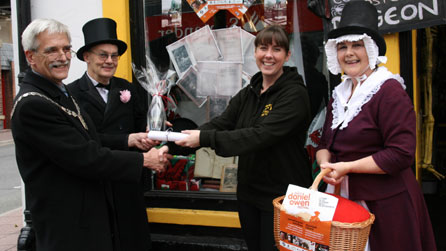 Mold Mayor Cllr Ray Dodd; David Rowe of Mold Civic Society; Katy Duplock, proprietor of the Party Shop in Mold, and Sian Williams of the Daniel Owen Festival Committee