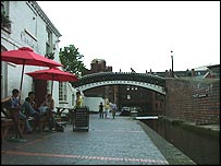 The canal information office and cafe