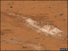 Deposits exposed by Spirit's broken wheel