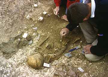 Excavation of the Amesbury Archer © 2002 Wessex Archaeology
