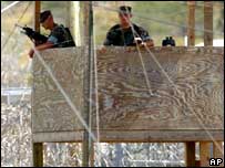 Guantanamo'da nöbet bekleyen Amerikan askerleri