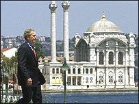 ایڈورڈ گریسر: ’امریکی تجارتی پالیسیاں مسلم دنیا کے لیے مشکلات کا باعث ہوتی ہیں۔‘