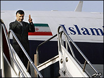 محمود احمدی نژاد هنگام ورود به عراق