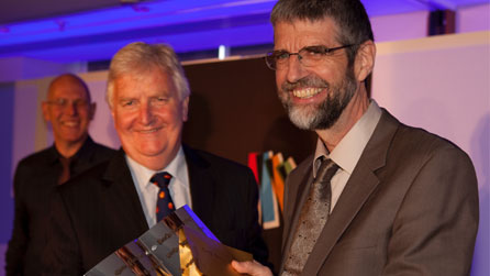 Minister for Heritage Alun Ffred Jones and Philip Gross © Emyr Young / Academi